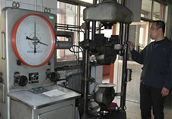 液壓式萬能測壓機